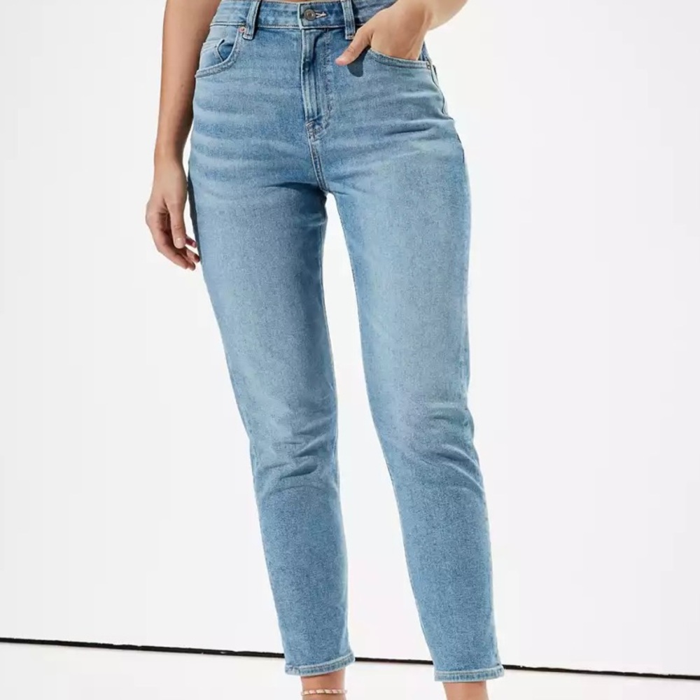 American Eagle | Light Wash Mom Stretch Jean